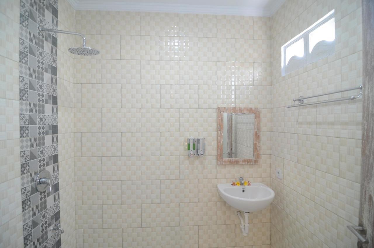 Kusuma Guesthouse 2 Canggu Extérieur photo
